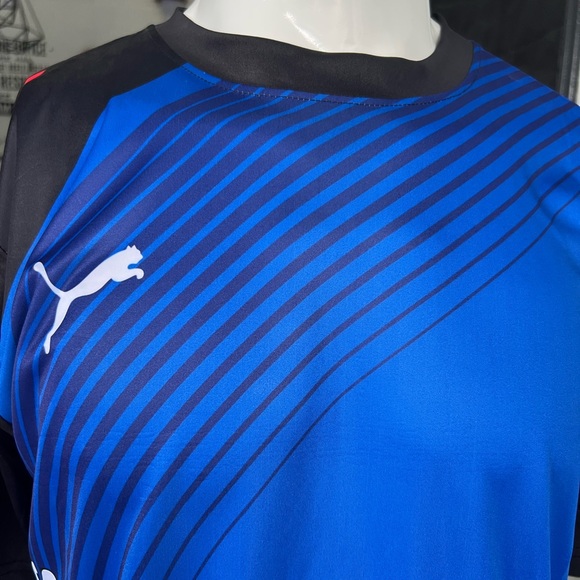 T-Shirt - Picture 8 of 12